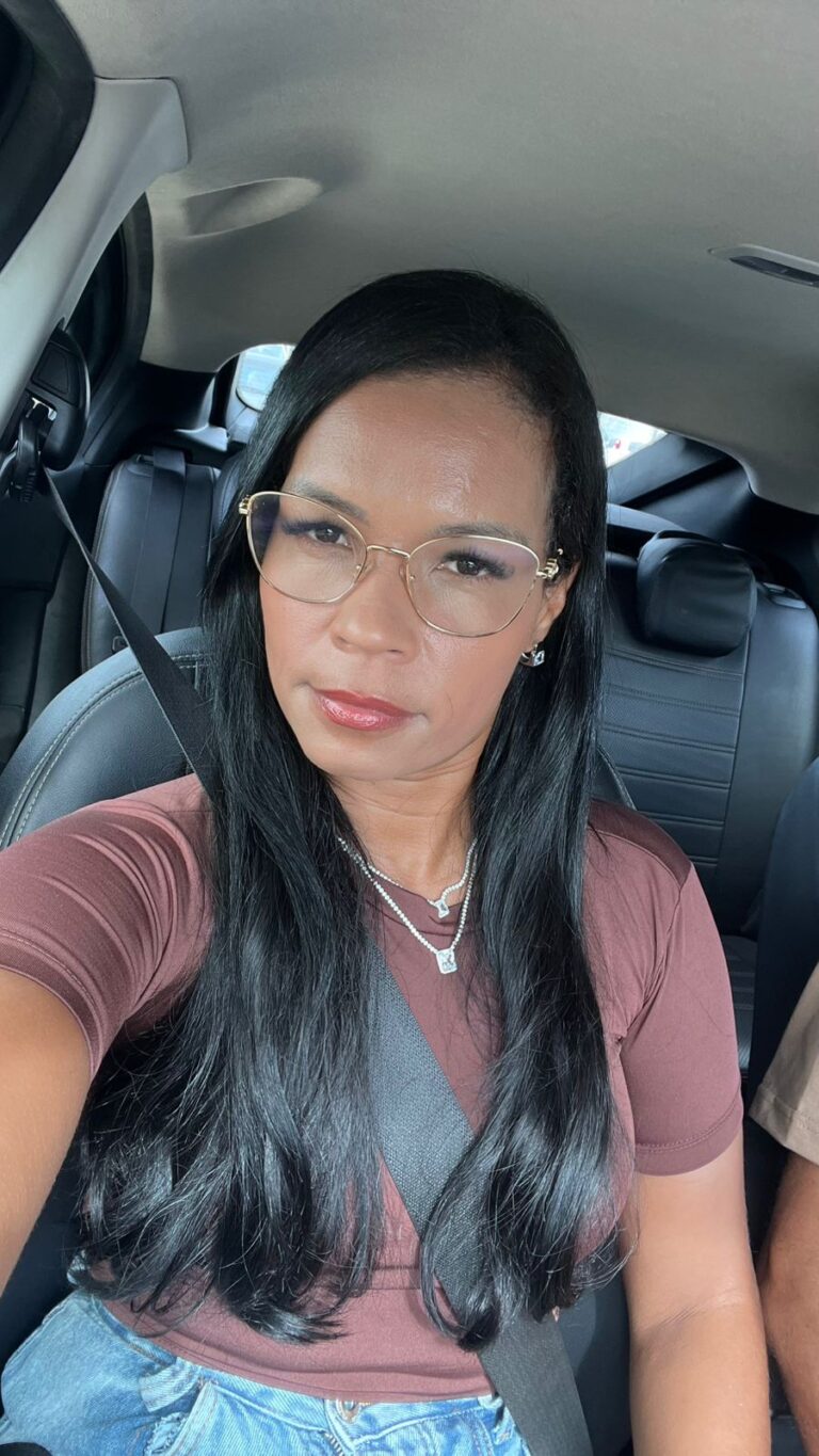 PARTICIPE E CONCORRA A MIL REAIS EM COMPRAS OU NO PIX COM ADRIANA ELIEZER!