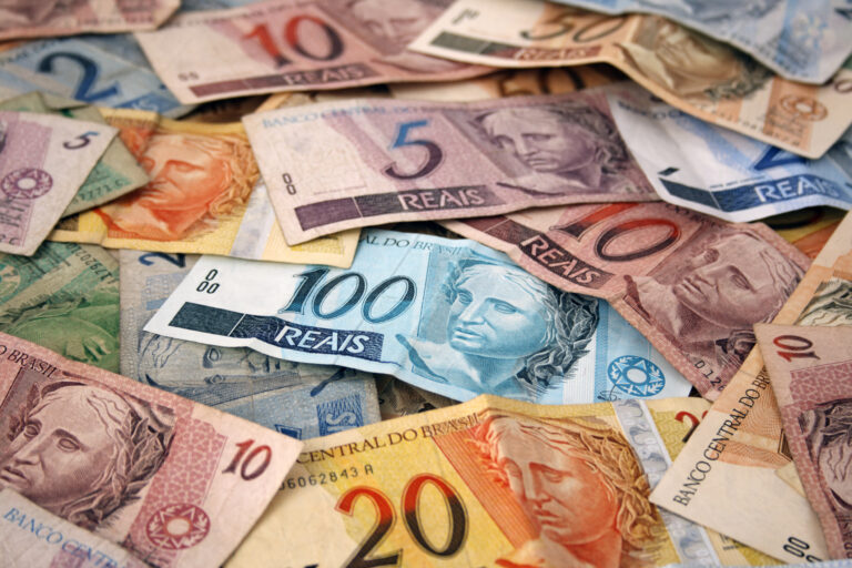 PARTICIPE E CONCORRA A MIL REAIS EM COMPRAS OU NO PIX COM BRENDA CASSEMIRO: COMO FUNCIONA?