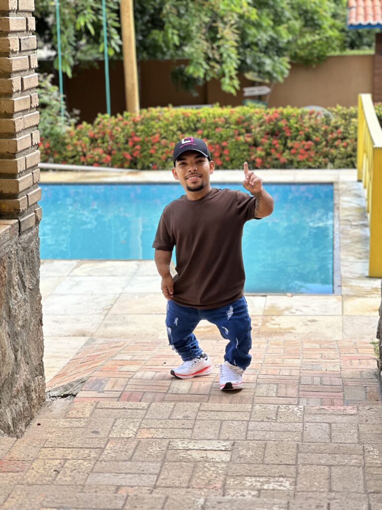 PARTICIPE E CONCORRA A UM IPHONE NOVO COM O DOUGLAS SILVA!