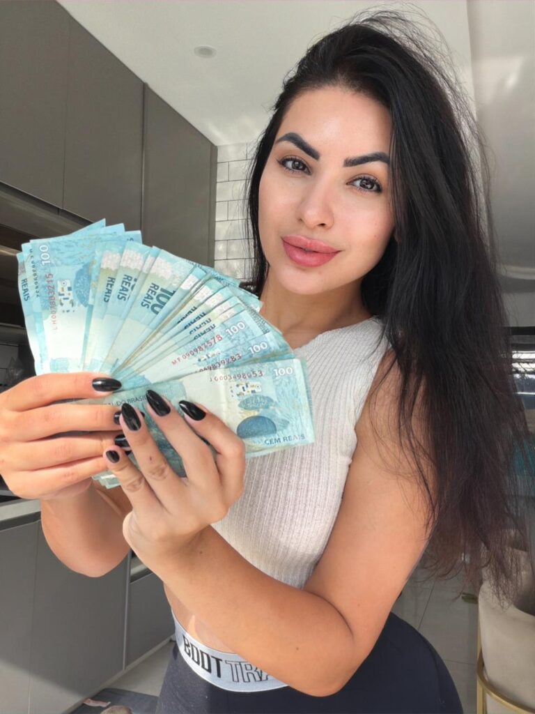 CONCORRA A MIL REAIS EM COMPRAS COM THAYNA!