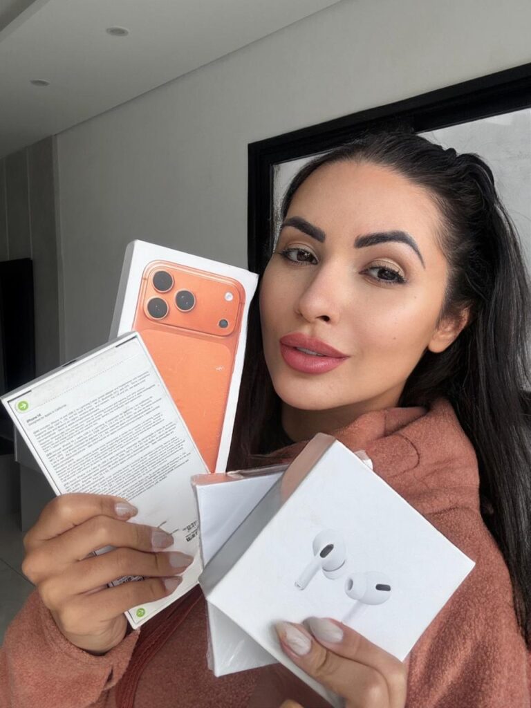 PARTICIPE E CONCORRA A UM IPHONE NOVO COM A THAYNA!